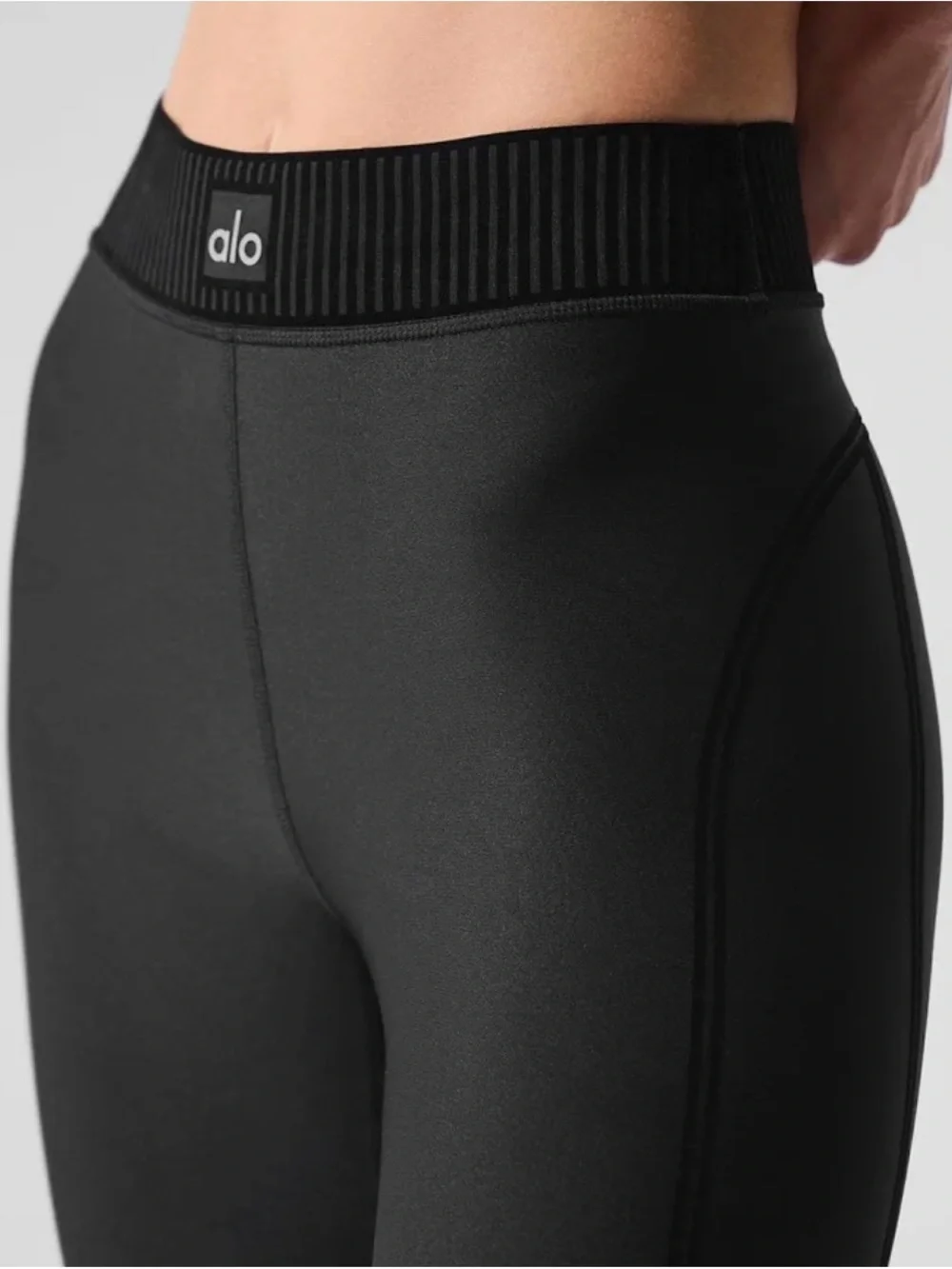 ALO Yoga Black Airlift Line Up Bra and Airlift Line Up Leggings